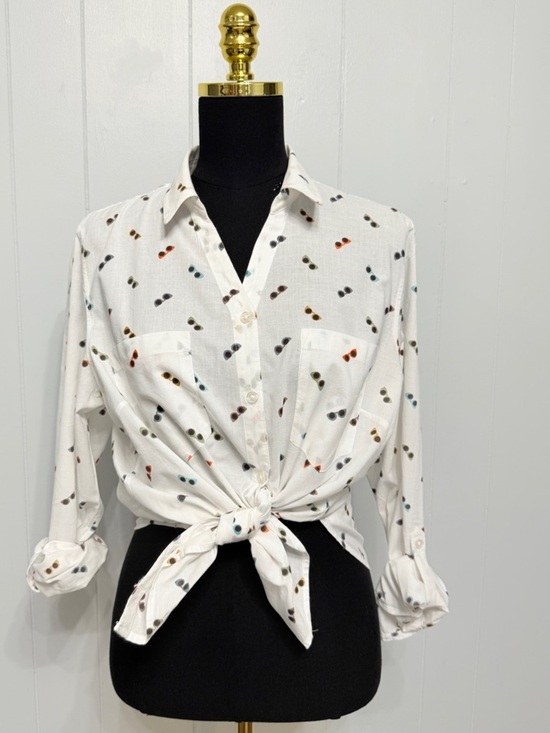 Gloria Vanderbilt Tops - #16) Gloria Vanderbilt White Button-Front Shirt with Multicolor Sunglasses Print